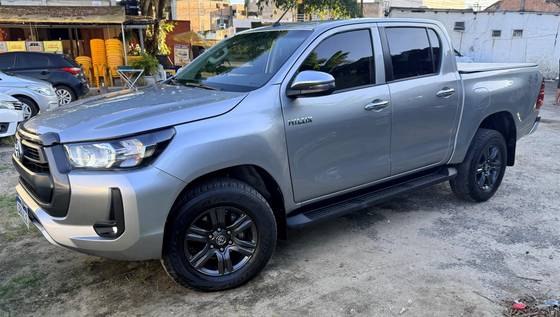 TOYOTA HILUX 2.8 D-4D TURBO DIESEL CD SR 4X4 AUTOMÁTICO